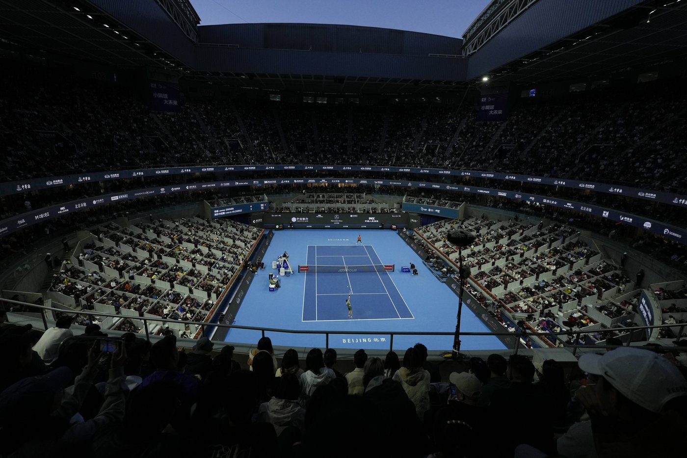 Alcaraz rallies past Sinner to win China Open and make it 3-for-3 against his top rival this year | iNFOnews.ca