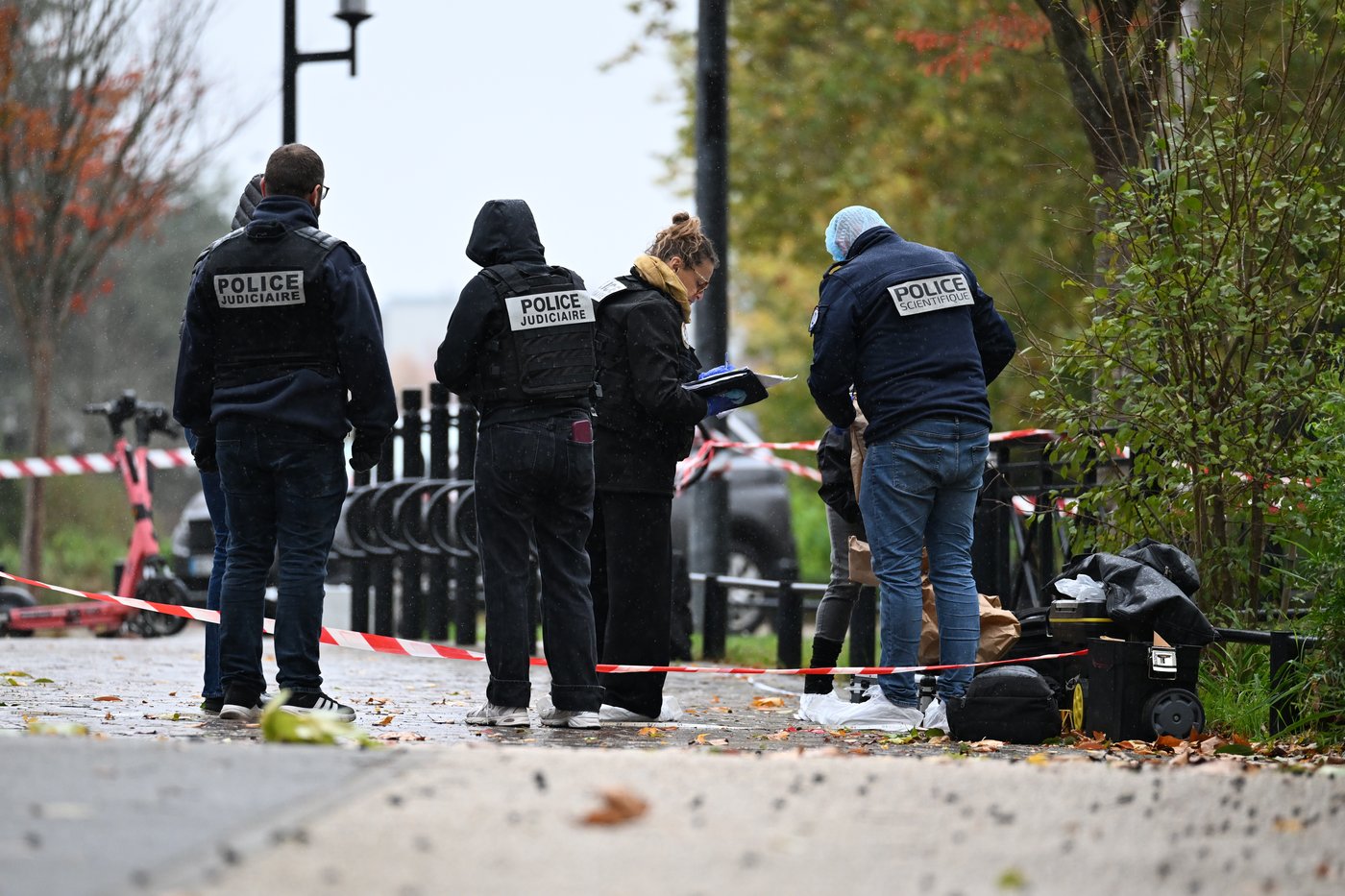 A shooting in the Paris suburbs kills 1 and wounds five in a suspected racist attack | iNFOnews.ca