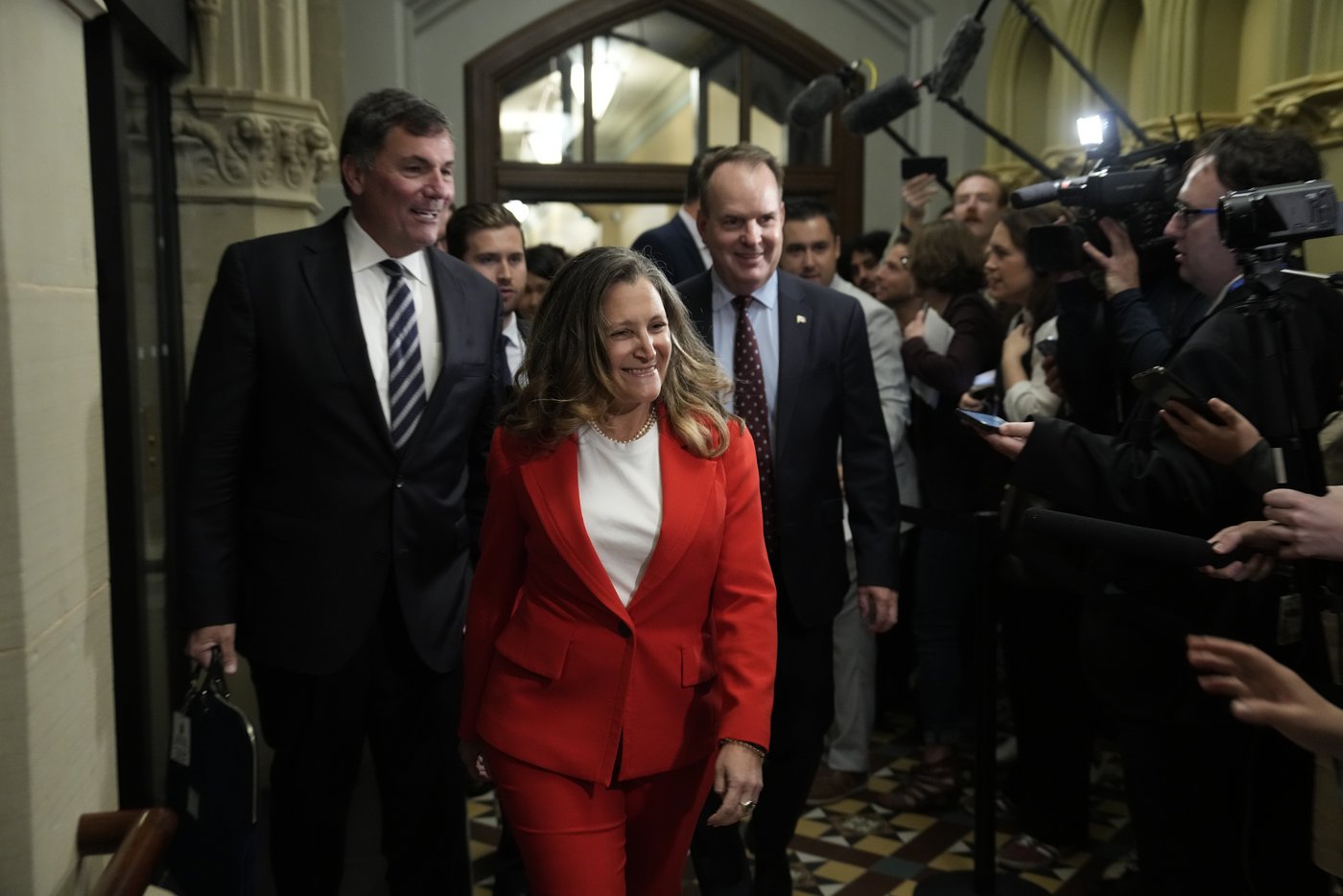 Freeland resigns from cabinet as she takes on new role as special envoy to Ukraine | iNFOnews.ca