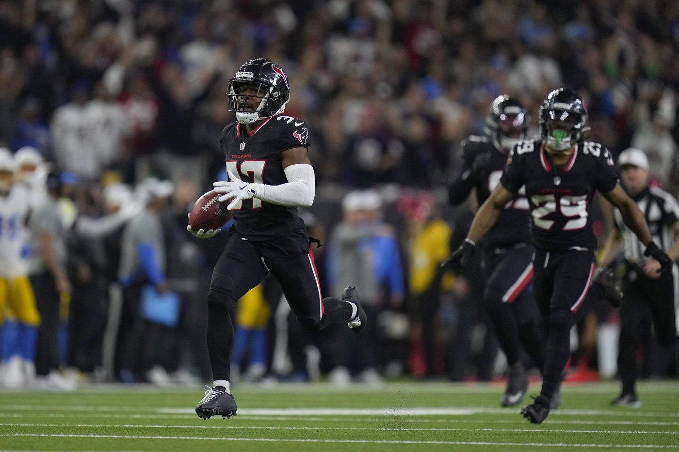 Texans get 2 points on blocked extra point return vs. Chargers, 1st in NFL playoff history | iNFOnews.ca