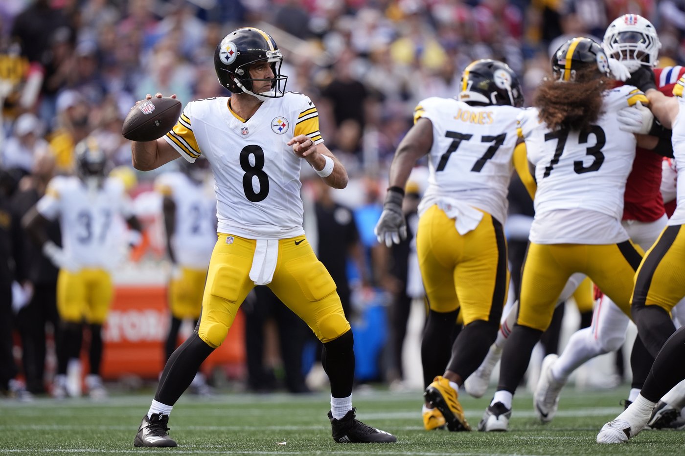 Aaron Rodgers throws 2 TD passes and Steelers force 5 turnovers to beat Patriots 21-14 | iNFOnews.ca
