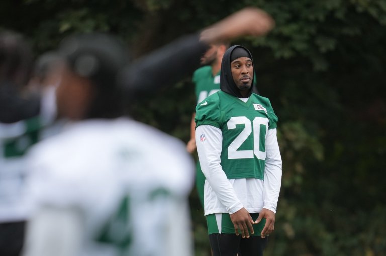 Breece Hall's cryptic post stirs trade rumors. Jets coach says he doesn't want to deal running back | iNFOnews.ca