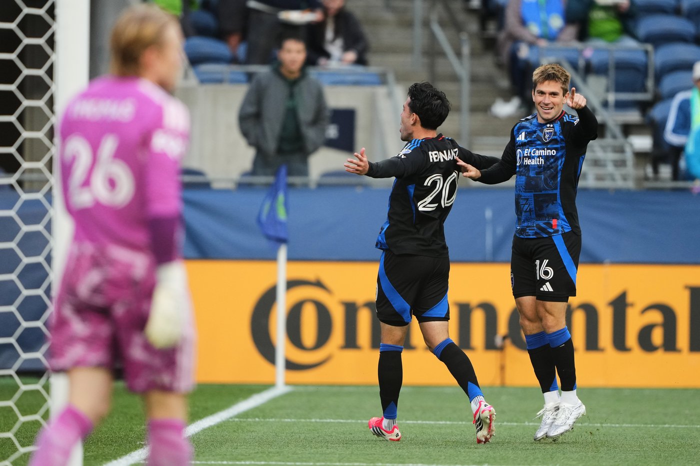 Osaze De Rosario's goal in 89th minute helps Sounders beat Earthquakes 3-2 | iNFOnews.ca