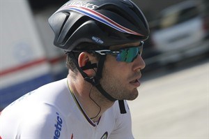 Team says it believes someone threw urine at Mark Cavendish at Tour de France | iNFOnews.ca CP24157380