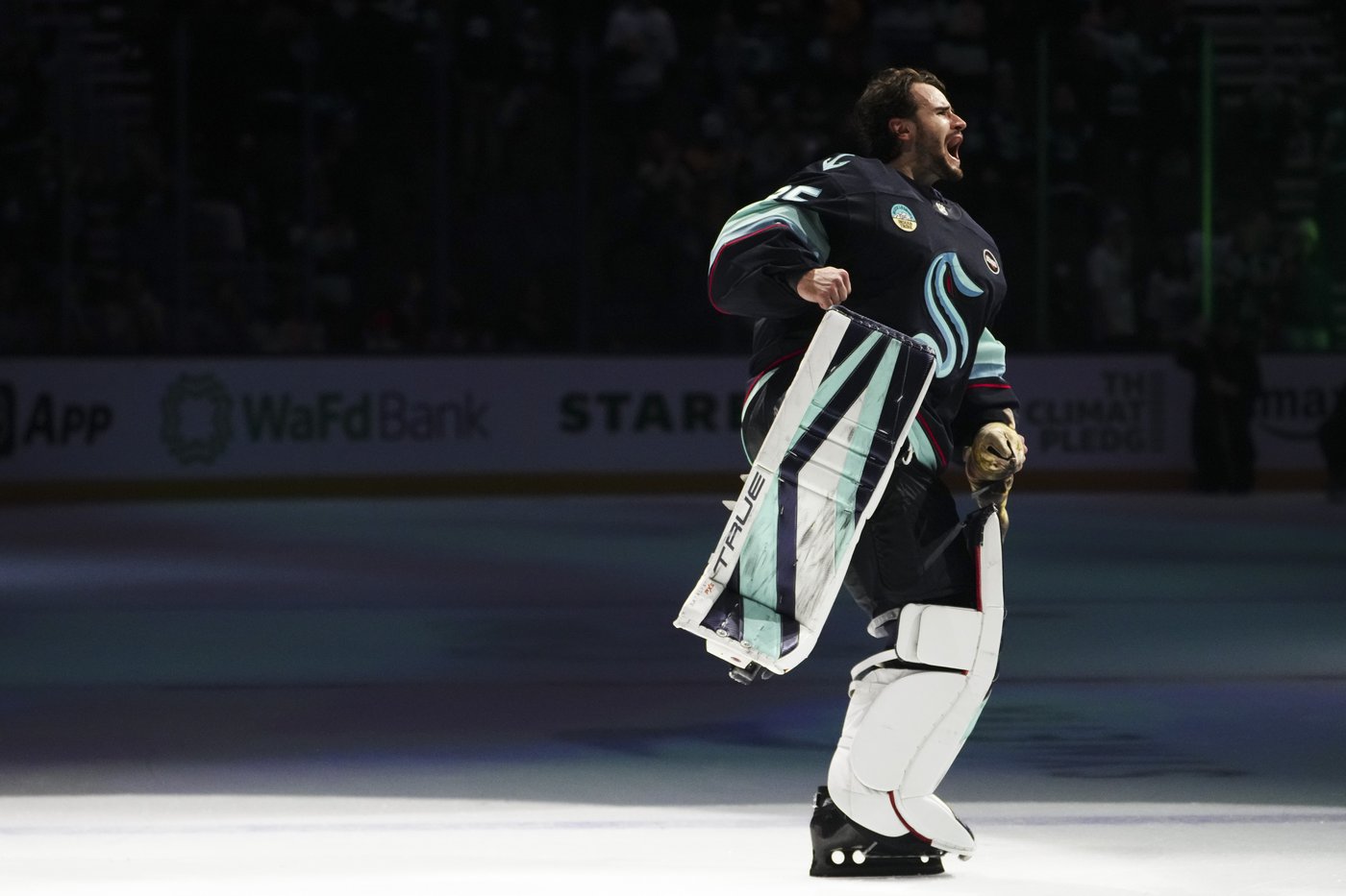 Vince Dunn scores go-ahead goal as Kraken beat Penguins 4-1 | iNFOnews.ca