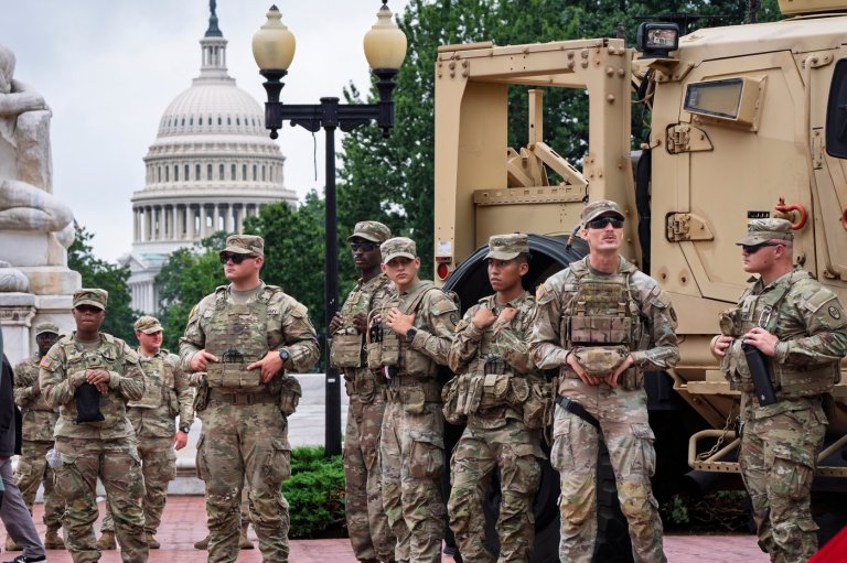 DC police detained man for protesting National Guard patrol with Darth Vader song, lawsuit says | iNFOnews.ca
