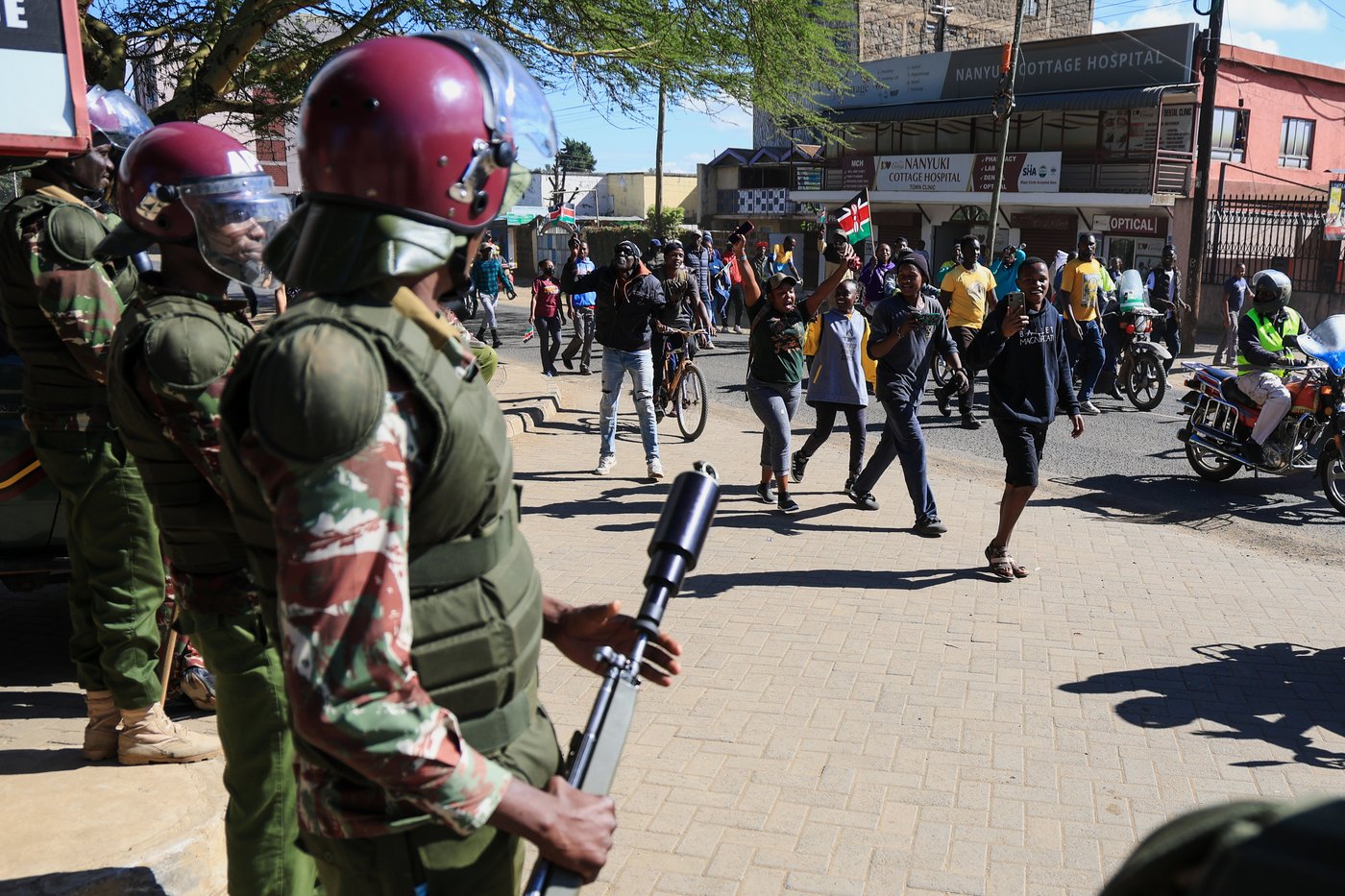 Hundreds of youths protest outside Kenya's Ebola quarantine center for US citizens | iNFOnews.ca Hundreds of youths protest outside Kenya's Ebola quarantine center for US citizens | iNFOnews.ca