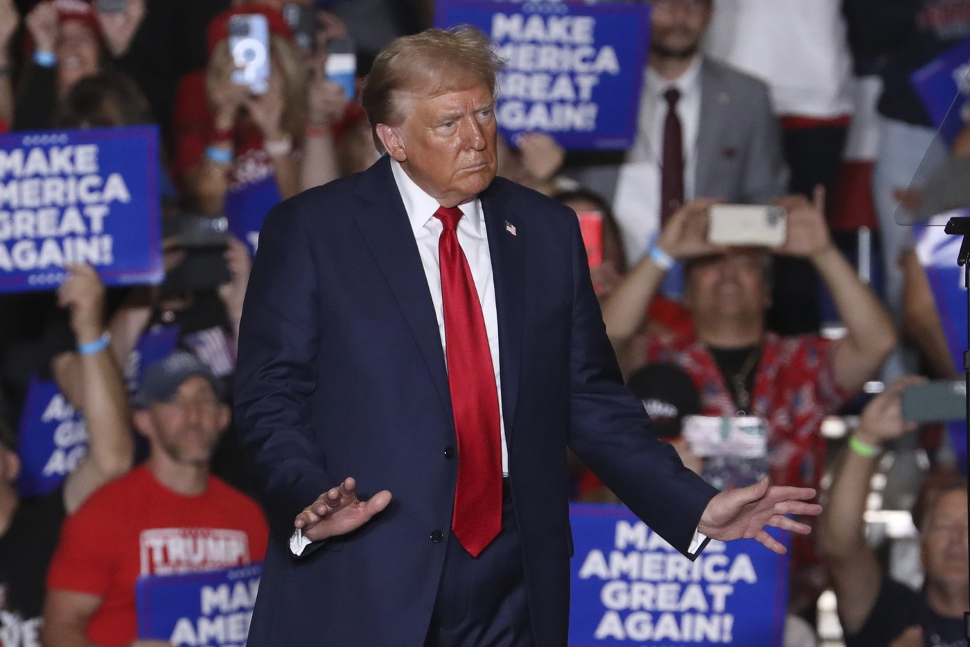 Trump escalates attacks on Harris' mental fitness and suggests she should be prosecuted | iNFOnews.ca