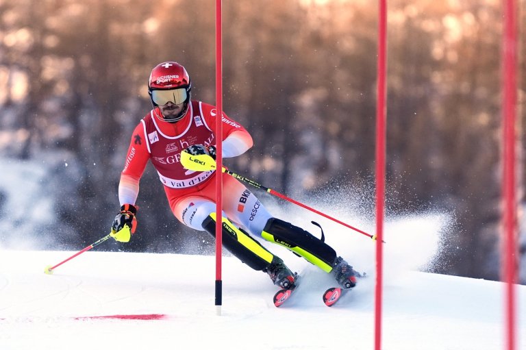 Swiss skier Loic Meillard leads 3 Norwegians in 1st run of Val d'Isere slalom | iNFOnews.ca