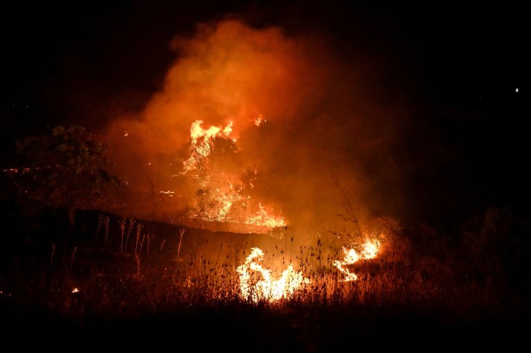 A fast-moving wildfire near Greece's Thessaloniki sparks evacuations as smoke blankets suburbs | iNFOnews.ca