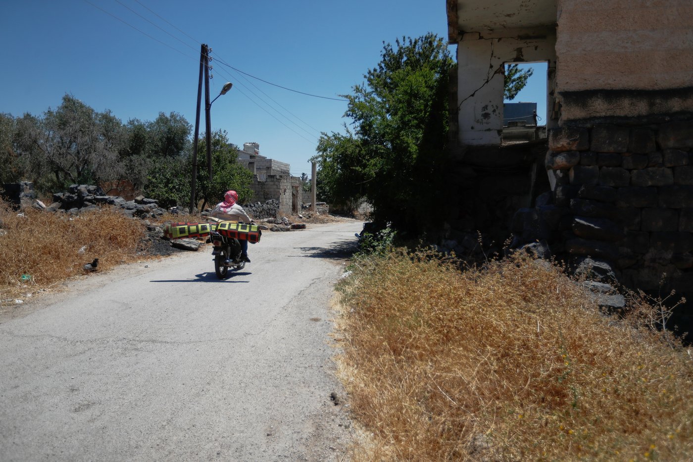 Israeli troops face resistance from residents as they push into a town in Syria | iNFOnews.ca