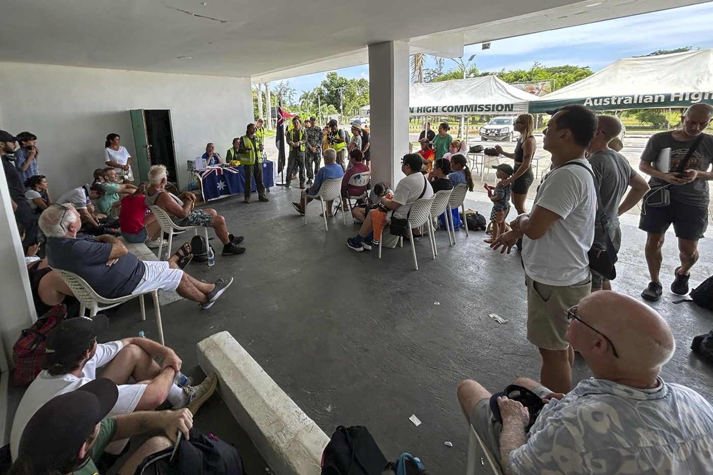 Number of dead and missing still unclear as first aid arrives in quake-hit Pacific nation of Vanuatu | iNFOnews.ca Number of dead and missing still unclear as first aid arrives in quake-hit Pacific nation of Vanuatu | iNFOnews.ca