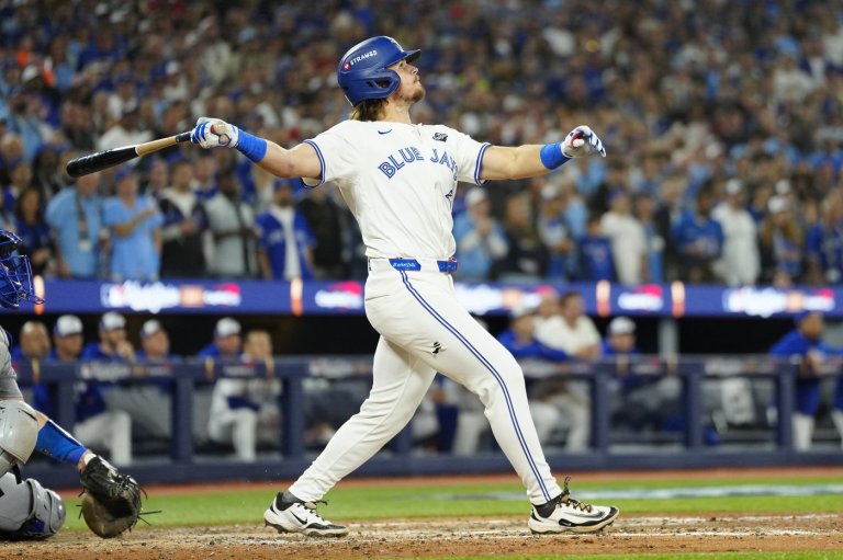 Barger's career season continues with pinch-hit grand slam in Game 1 of World Series | iNFOnews.ca Barger's career season continues with pinch-hit grand slam in Game 1 of World Series | iNFOnews.ca