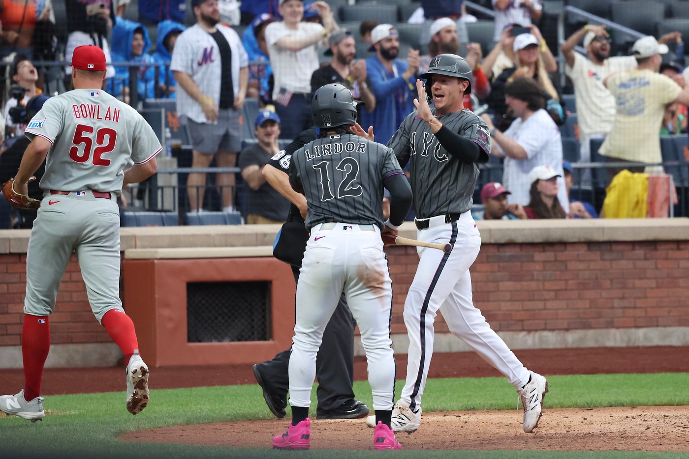 Triples by Lindor and Soto lead Mets past Phillies 6-2 to snap 7-game skid and give Green 1st win | iNFOnews.ca