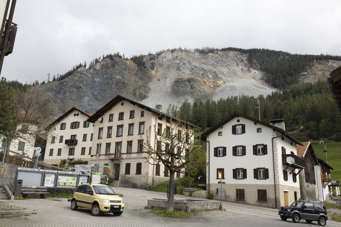 Swiss villagers told to get ready to evacuate after Alpine rockslide alert -- again | iNFOnews.ca Swiss villagers told to get ready to evacuate after Alpine rockslide alert -- again | iNFOnews.ca