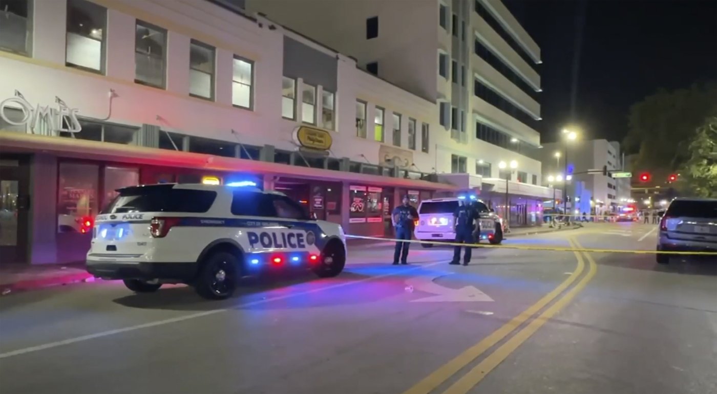 Shootings kill 2 and wound 7 during Halloween celebrations in Orlando | iNFOnews.ca