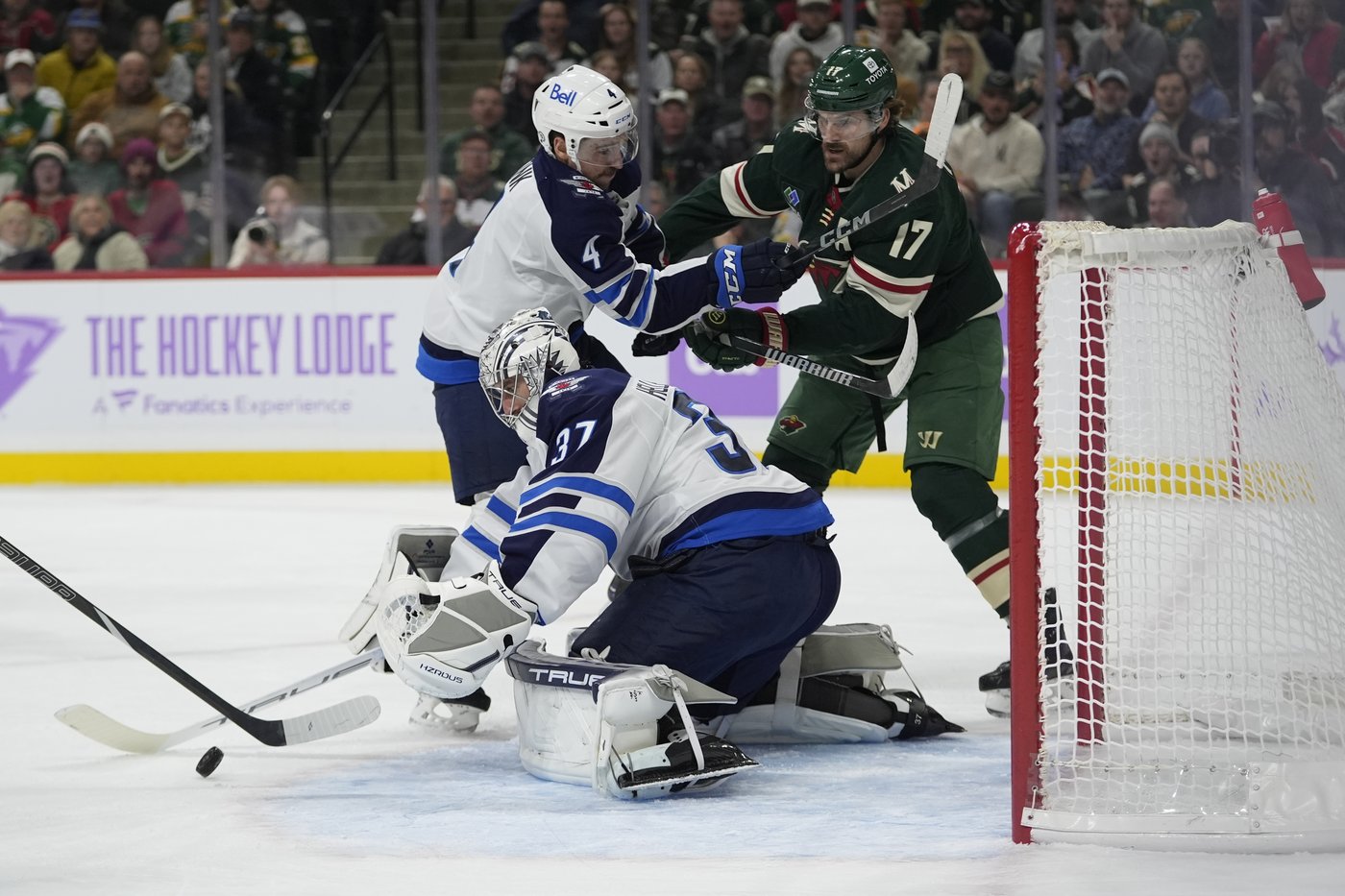 Hellebuyck makes 43 saves, Iafallo scores twice to give Jets 4-1 win over Wild | iNFOnews.ca