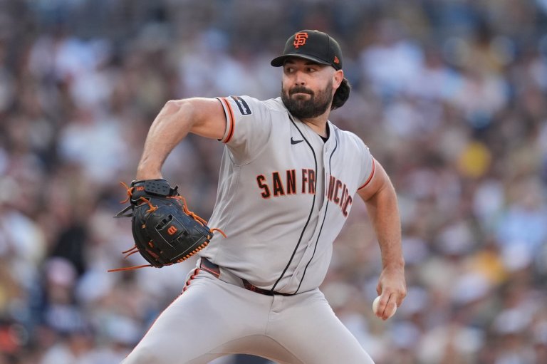 Padres acquire former Cy Young winner Robbie Ray from Giants for another playoff push | iNFOnews.ca