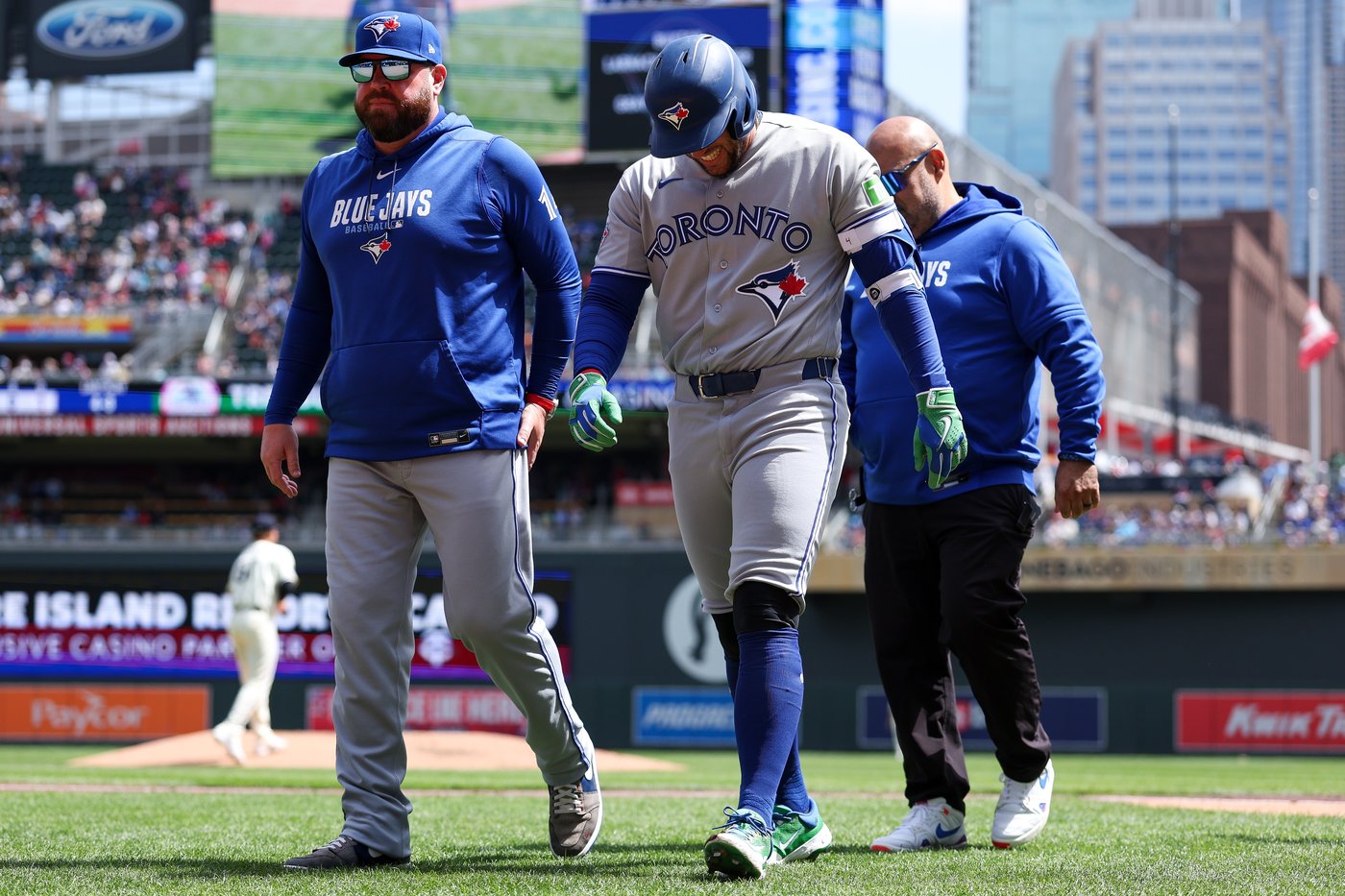 George Springer leaves Blue Jays game after being hit by pitch on left foot, but X-rays are negative | iNFOnews.ca