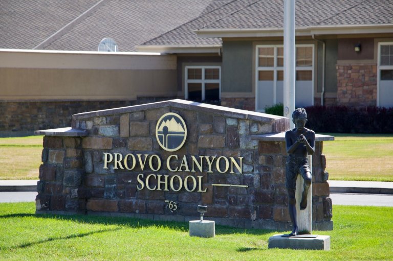 License revoked for boarding school in Utah where Paris Hilton says she was abused as a teen | iNFOnews.ca