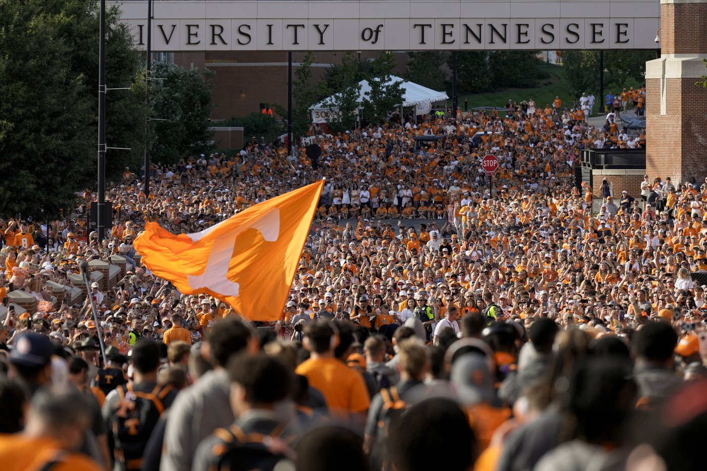 Tennessee football's 10% talent fee opens discussion of how many schools and sports will follow | iNFOnews.ca