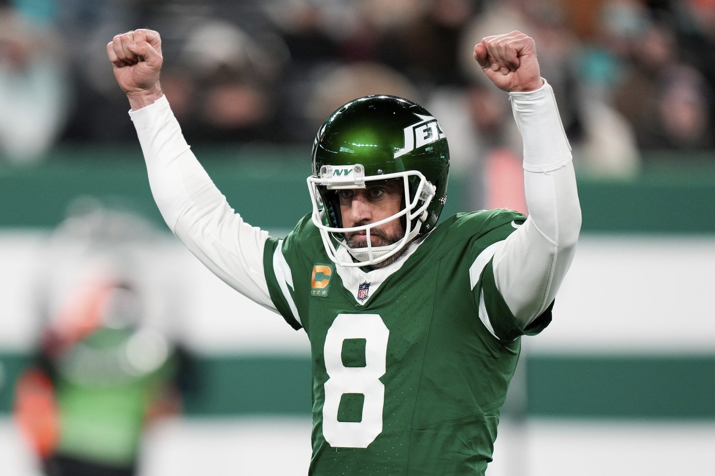 Rodgers throws a season-high 4 touchdown passes in possible final game as Jets top Dolphins 32-20 | iNFOnews.ca