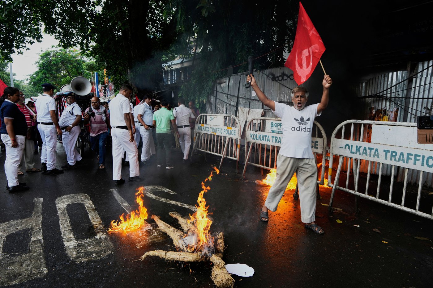 Indian workers go on a daylong nationwide strike against Modi's economic reforms | iNFOnews.ca