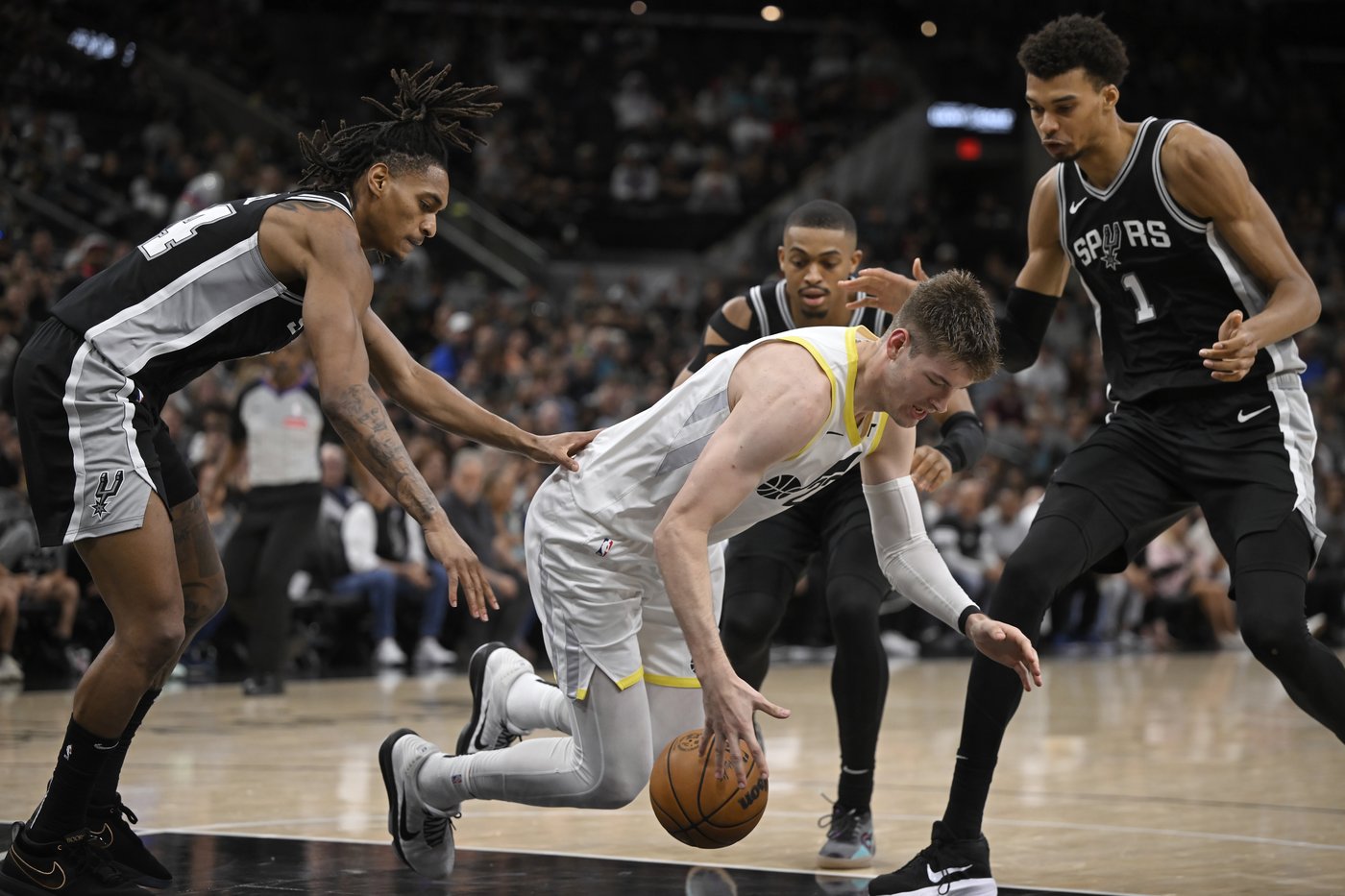 Jazz fend off Spurs 111-110 despite 24 points, 16 rebounds and 7 blocks from Wembanyama | iNFOnews.ca