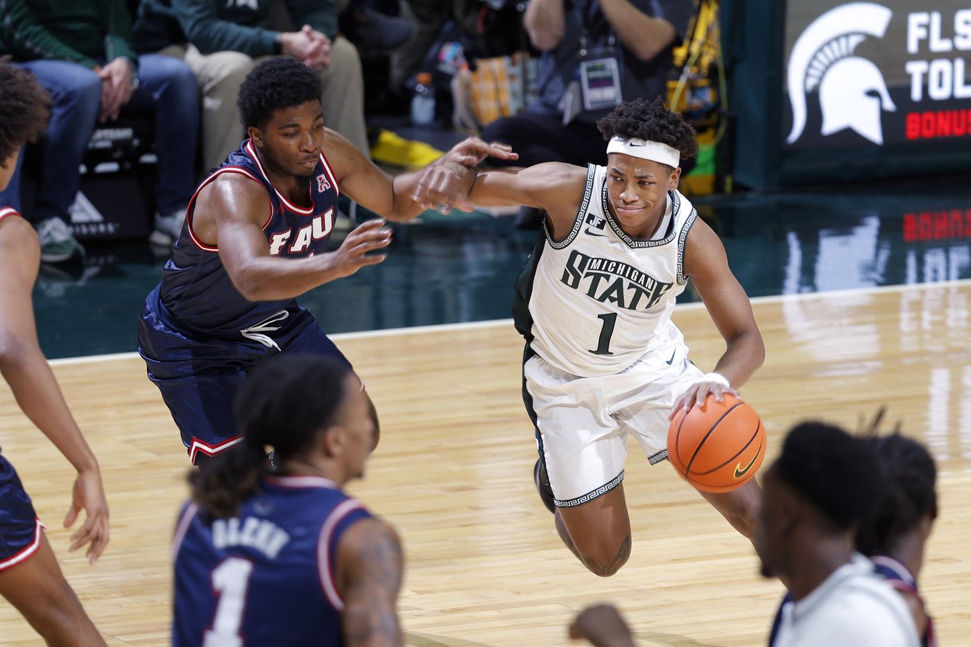 Coen Carr has 17 points, 8 rebounds to lead No. 20 Michigan State past Florida Atlantic 86-69 | iNFOnews.ca