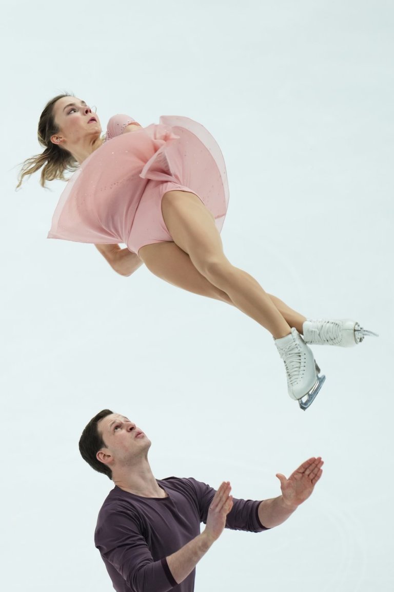 Efimova and Mitrofanov defend pairs title but face nervous citizenship wait for Olympic spot | iNFOnews.ca