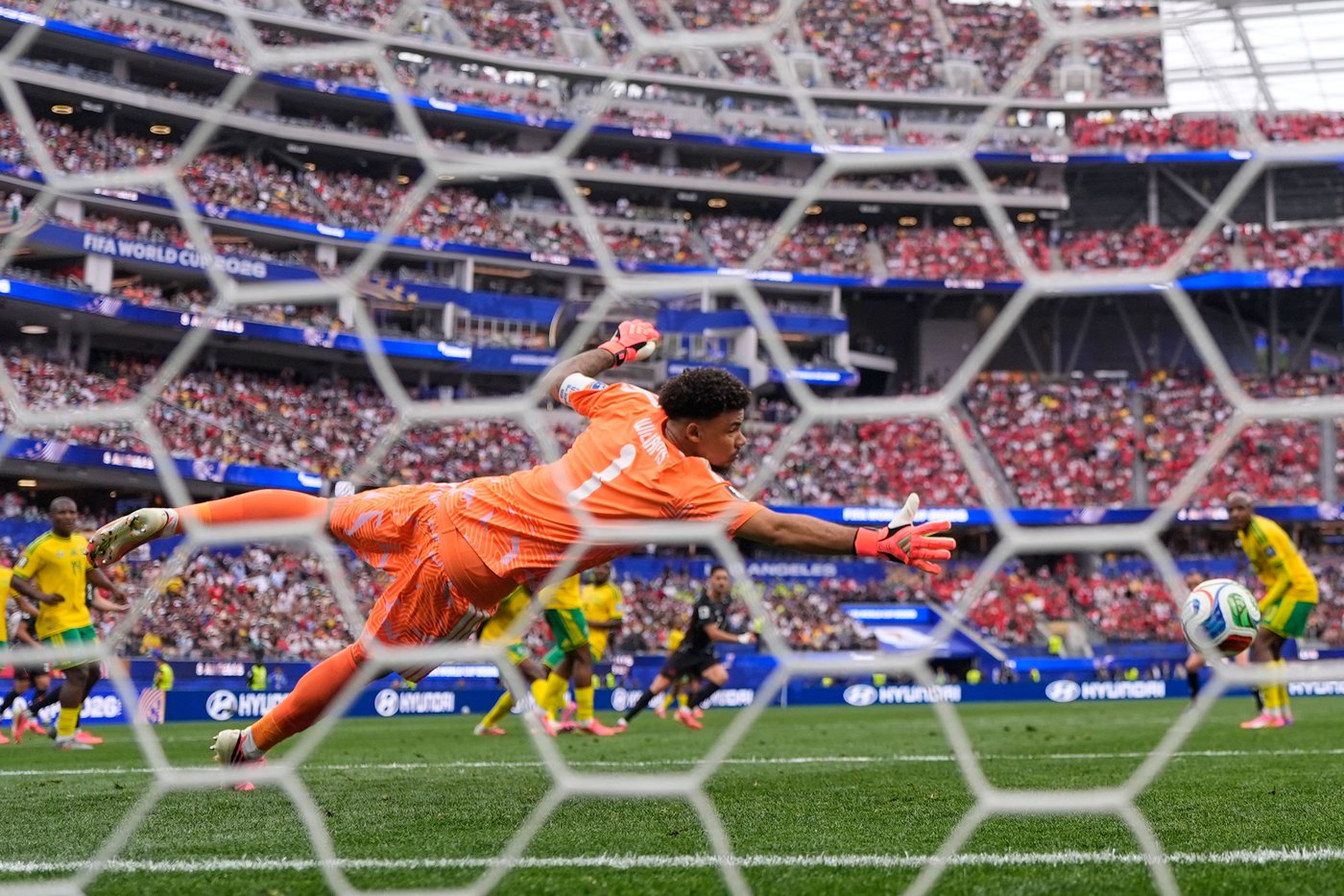 Canada defeats South Africa 1-0 in first round of 32 match on World Cup Day 18, in photos | iNFOnews.ca