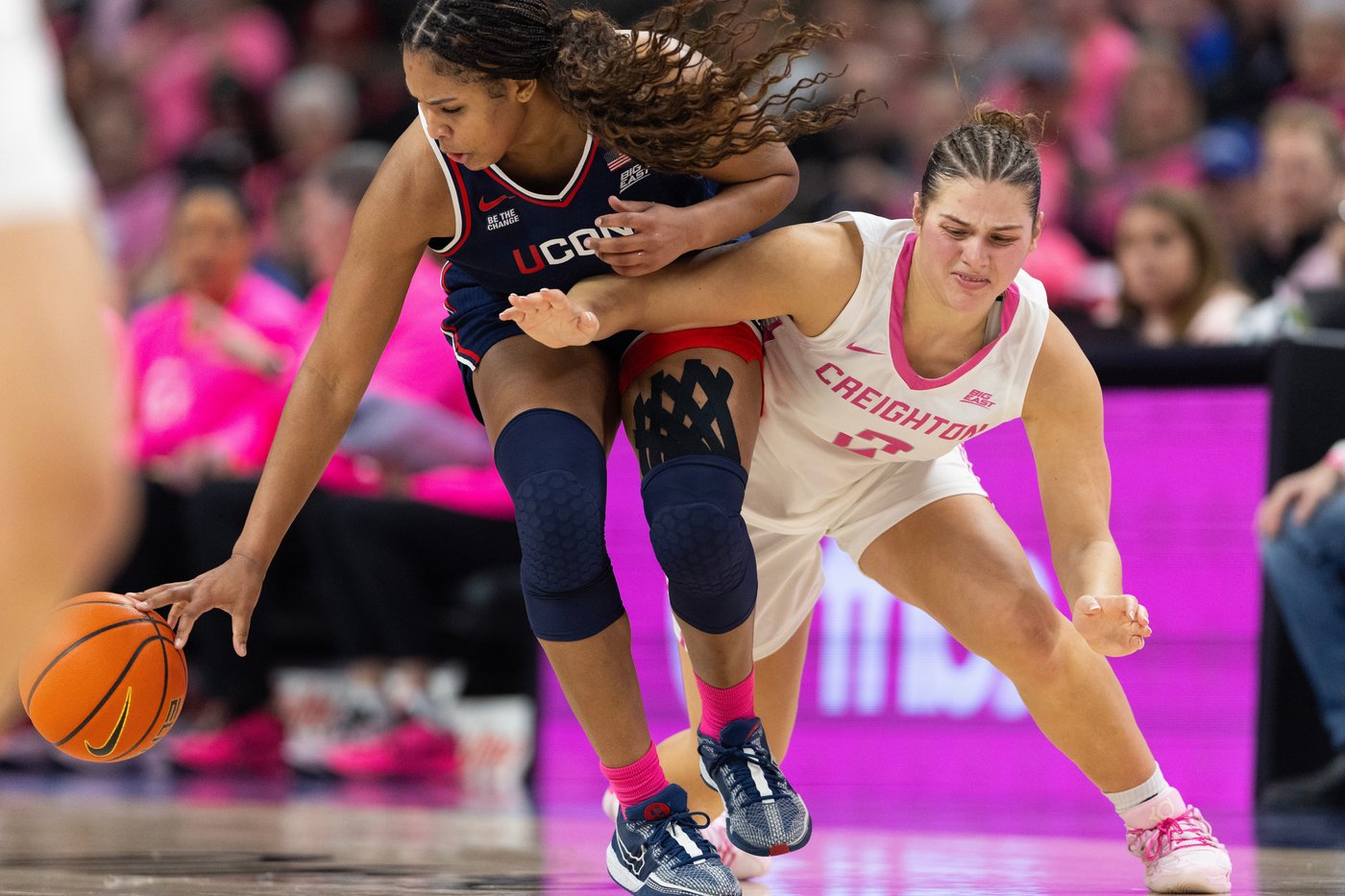 Sarah Strong's 18 points and 13 rebounds lead No. 1 UConn in 95-54 rout of Creighton | iNFOnews.ca Sarah Strong's 18 points and 13 rebounds lead No. 1 UConn in 95-54 rout of Creighton | iNFOnews.ca