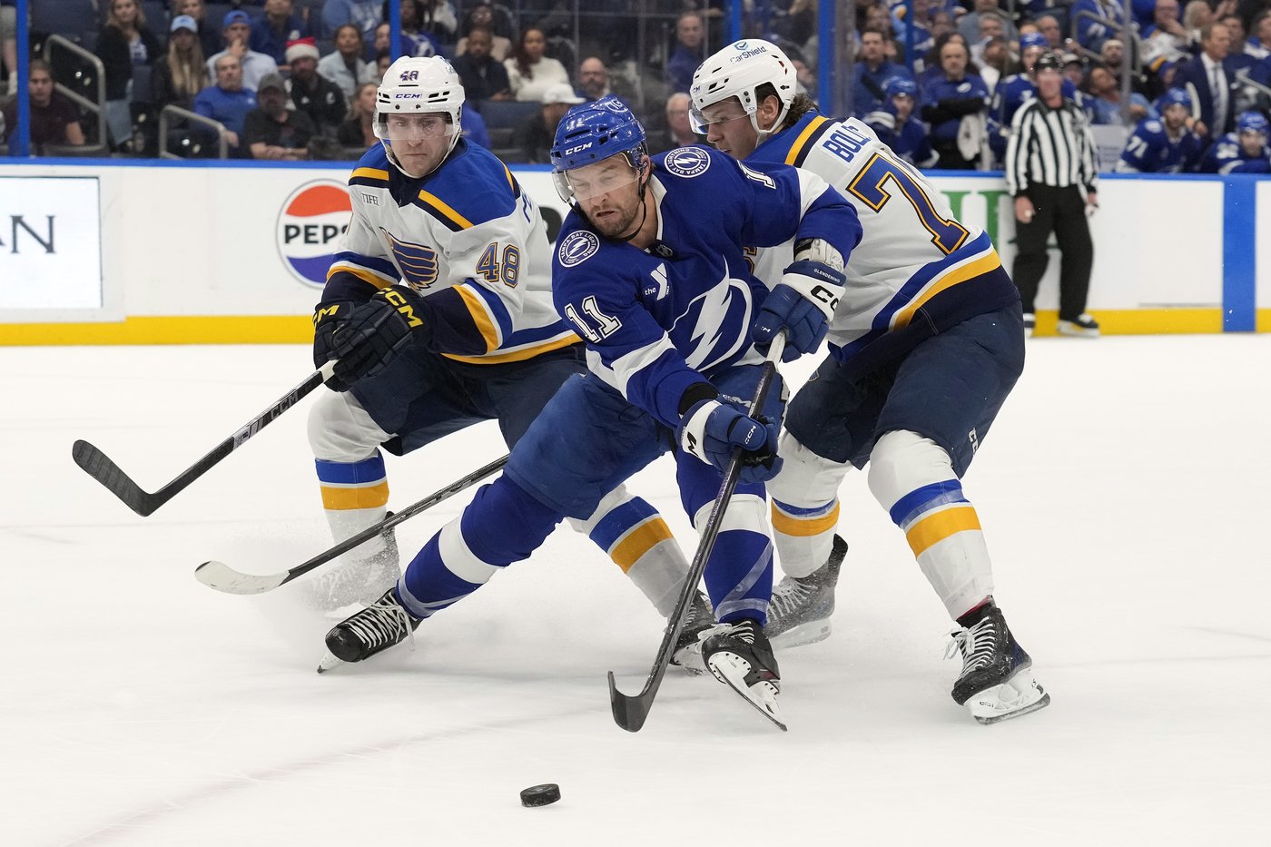 Kucherov has 2 assists as Lightning beat Blues 3-1 | iNFOnews.ca