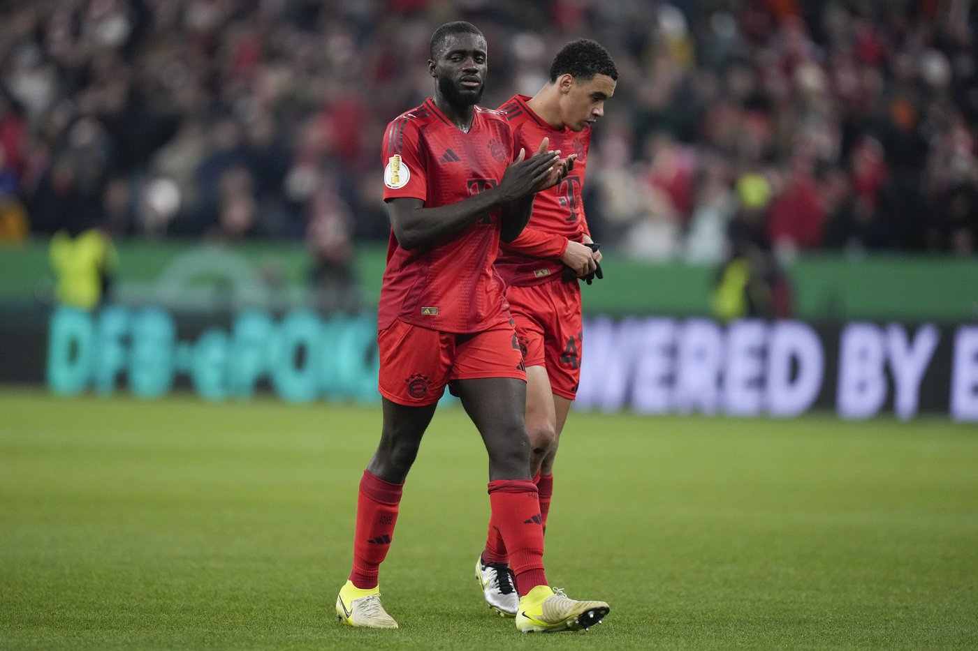 Neuer gets sent off for 1st time and Bayern Munich exits German Cup early again | iNFOnews.ca