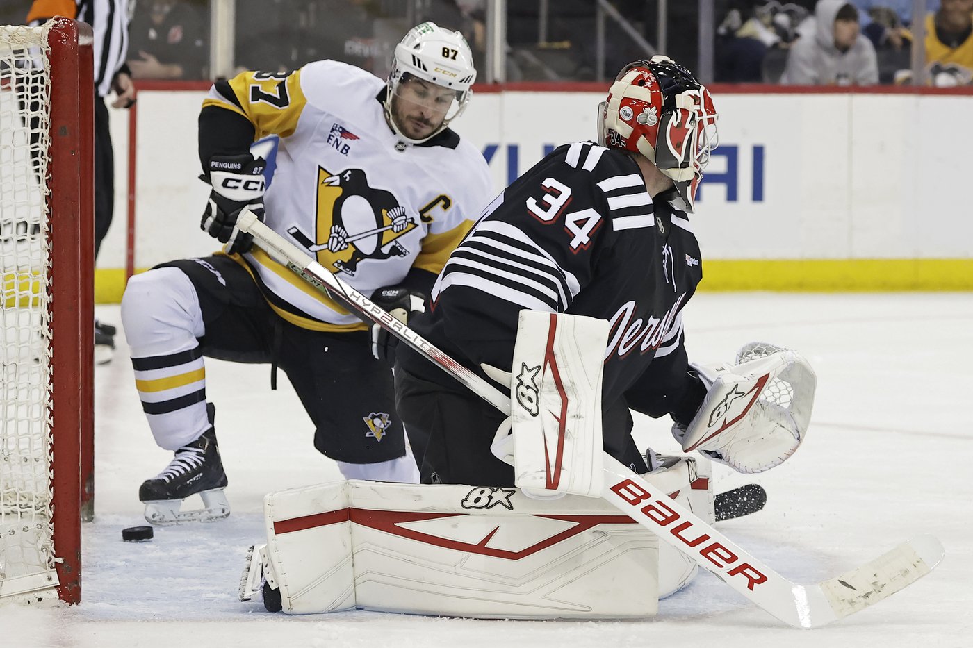 Crosby, Malkin help Penguins rally from 2 goals down to beat Devils 4-2 | iNFOnews.ca