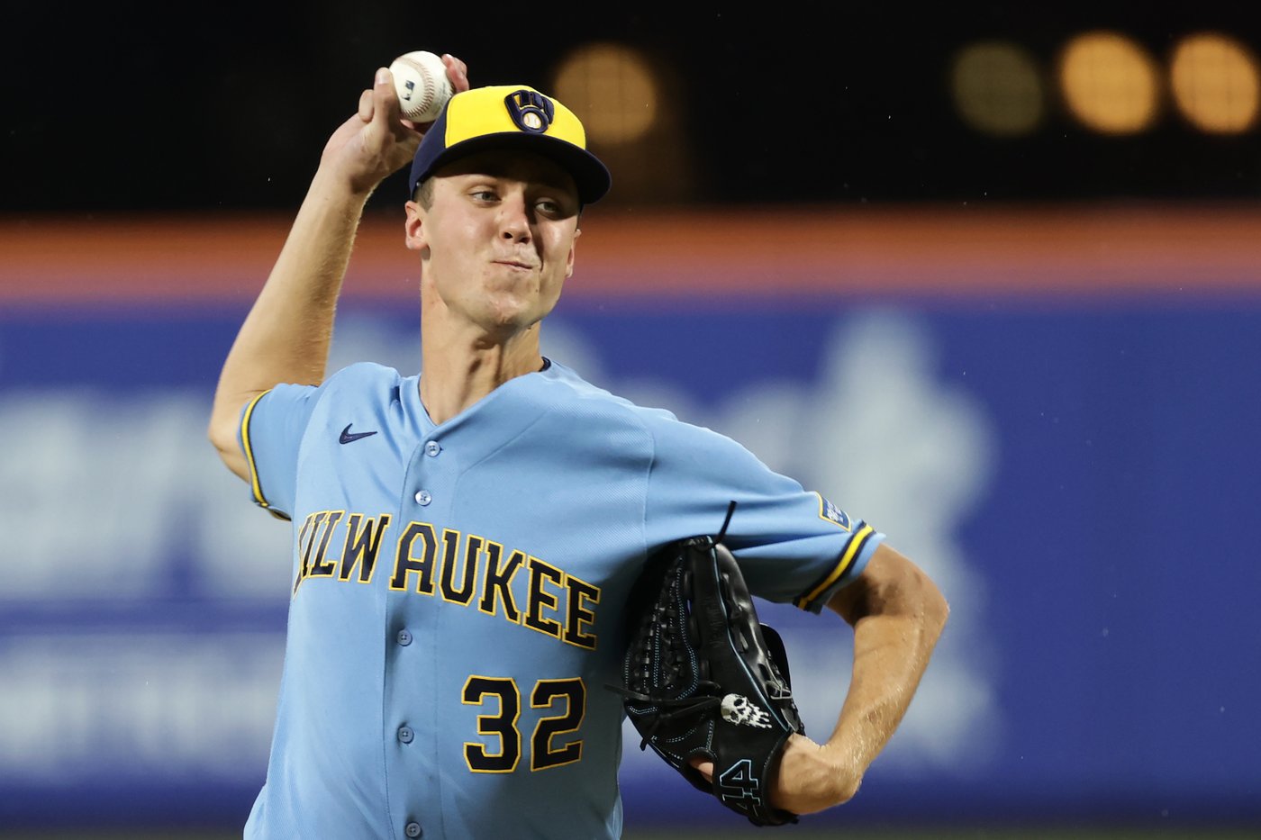 Jackson Chourio and Jacob Misiorowski lead the Brewers to an 8-2 victory over the Mets | iNFOnews.ca