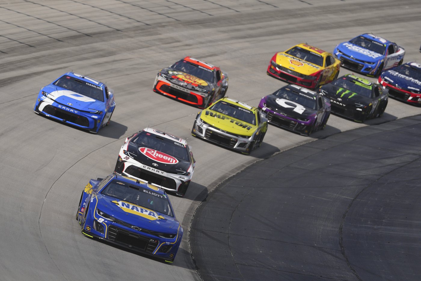 Denny Hamlin survives rain delay, overtime finish to win for 2nd straight year at Dover | iNFOnews.ca