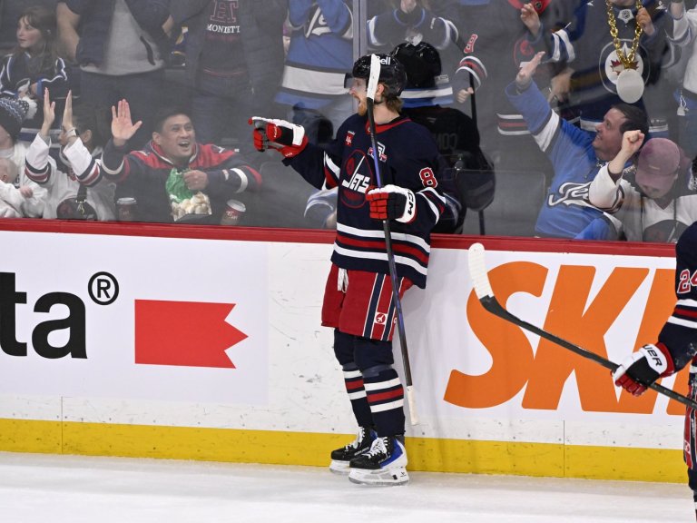 Connor scores in overtime as Jets beat Blackhawks 4-3 | iNFOnews.ca