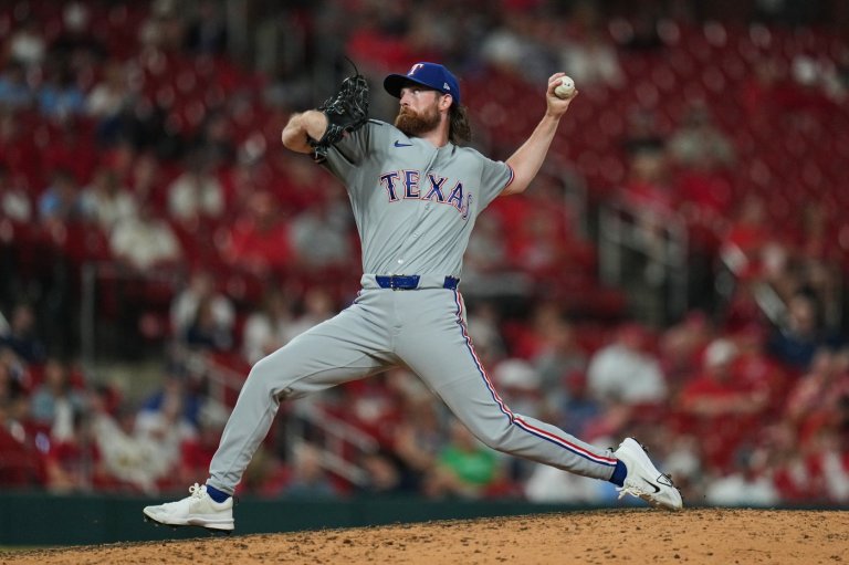 Rangers rookie officially gets 1st MLB win 4 days after beer shower to celebrate it | iNFOnews.ca