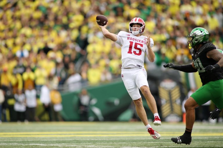 No. 7 Indiana topples No. 3 Oregon 30-20 in tight battle | iNFOnews.ca
