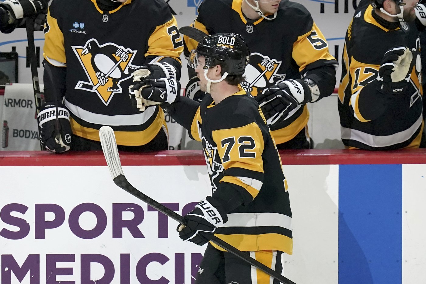 Crosby breaks Lemieux's Penguins career assists record in 3-2 victory over the Islanders | iNFOnews.ca