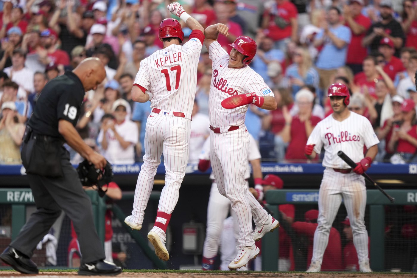 Happ homers twice to send the Cubs to an 8-4 win and hand the Phillies their 10th loss in 12 games | iNFOnews.ca Happ homers twice to send the Cubs to an 8-4 win and hand the Phillies their 10th loss in 12 games | iNFOnews.ca