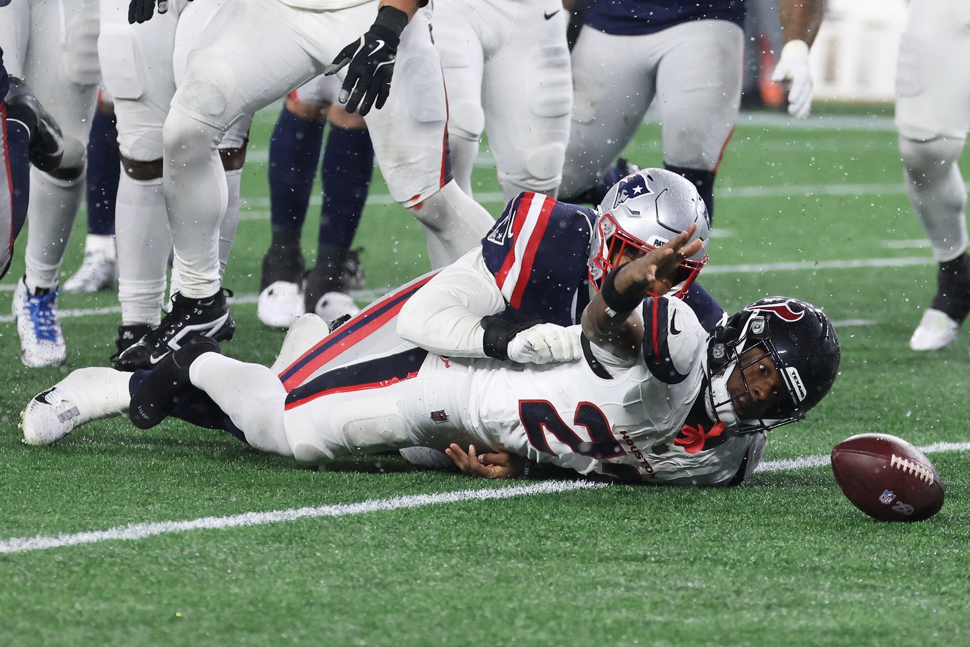 Patriots emerge from turnover battle to beat Texans; Rams win OT thriller over Bears | iNFOnews.ca