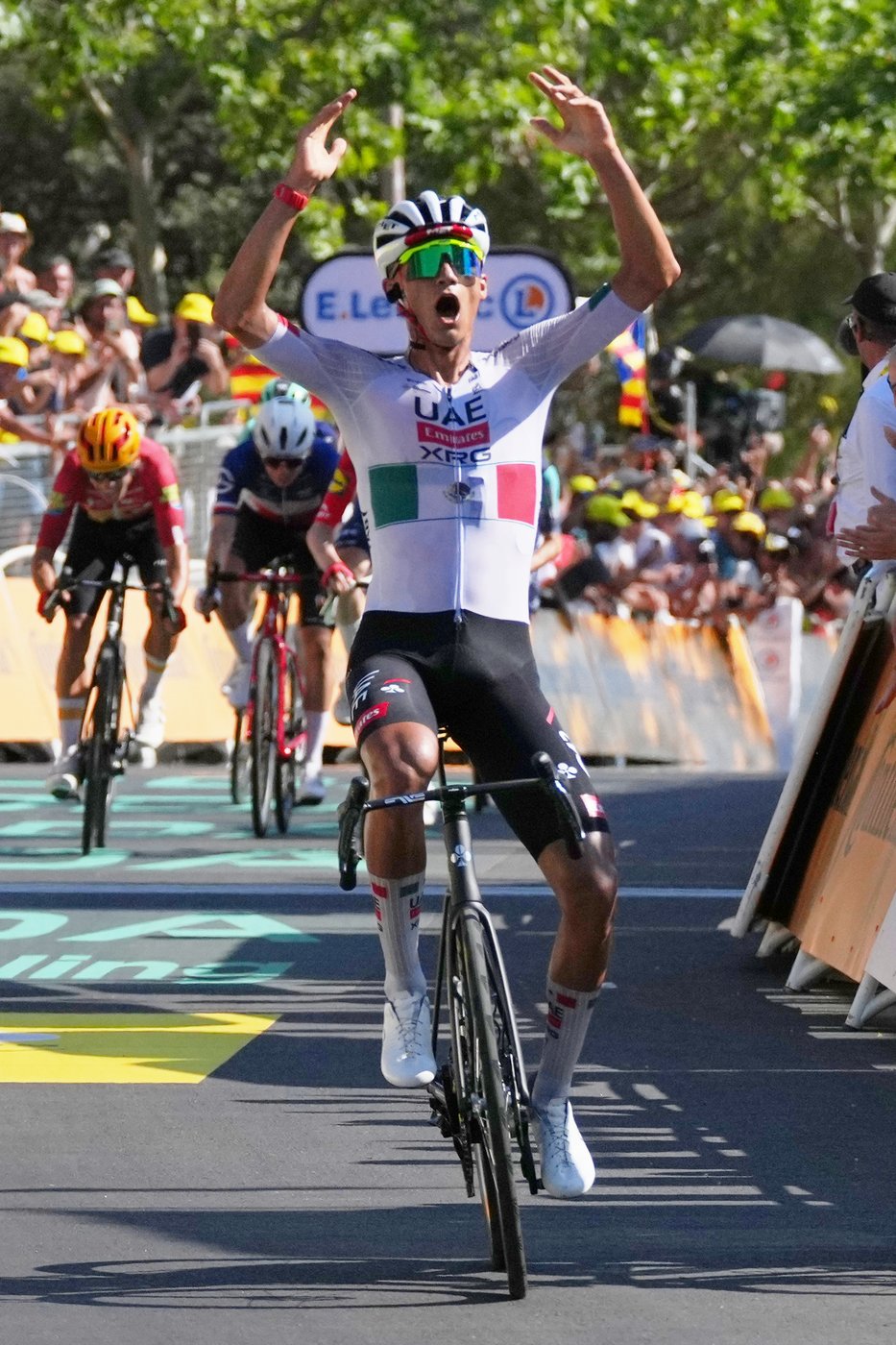 Pogacar gifts victory to teammate Del Toro on 2nd stage of Tour de France, Vingegaard keeps lead | iNFOnews.ca Pogacar gifts victory to teammate Del Toro on 2nd stage of Tour de France, Vingegaard keeps lead | iNFOnews.ca