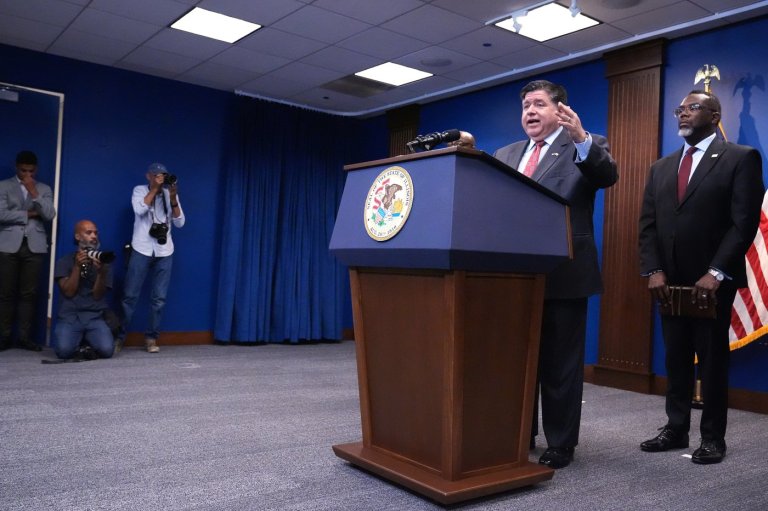 Trump says Illinois governor and Chicago mayor should be jailed as they oppose Guard deployment | iNFOnews.ca