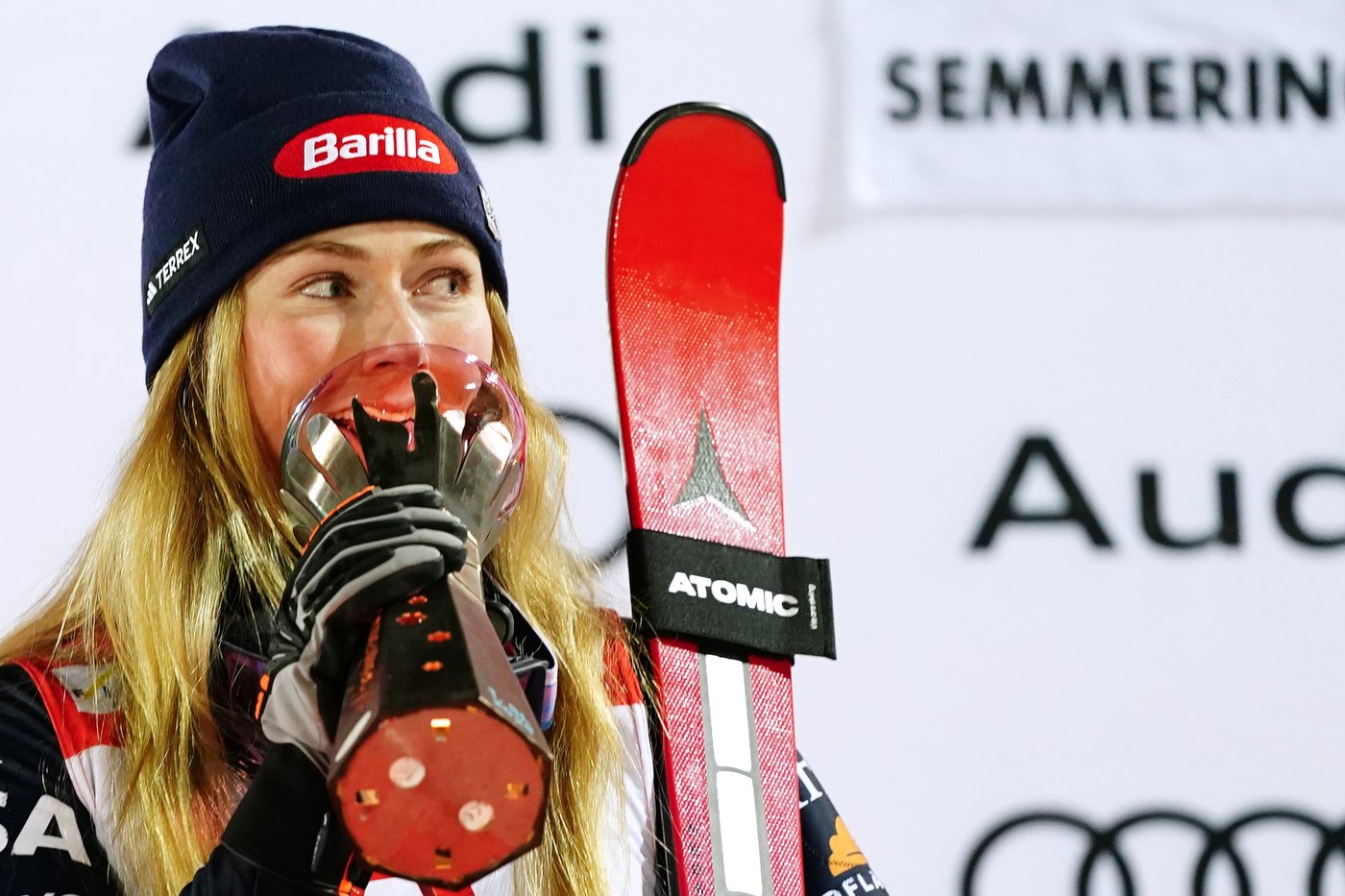 Mikaela Shiffrin keeps World Cup slalom streak going but slams course conditions in night race | iNFOnews.ca Mikaela Shiffrin keeps World Cup slalom streak going but slams course conditions in night race | iNFOnews.ca
