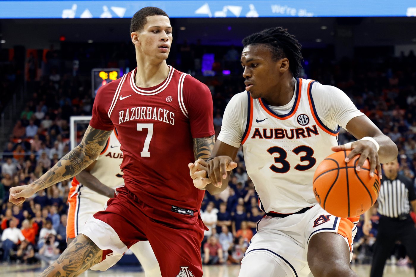 Hall's second straight 30-point game leads Auburn to 95-73 blowout against No. 15 Arkansas | iNFOnews.ca Hall's second straight 30-point game leads Auburn to 95-73 blowout against No. 15 Arkansas | iNFOnews.ca