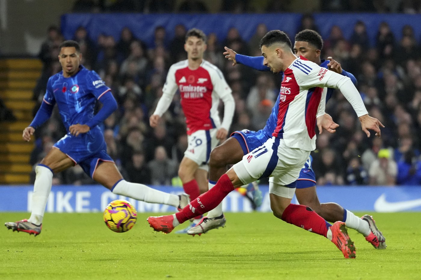 Arsenal's winless run goes on after 1-1 draw with Chelsea and Man United beats Leicester 3-0 | iNFOnews.ca