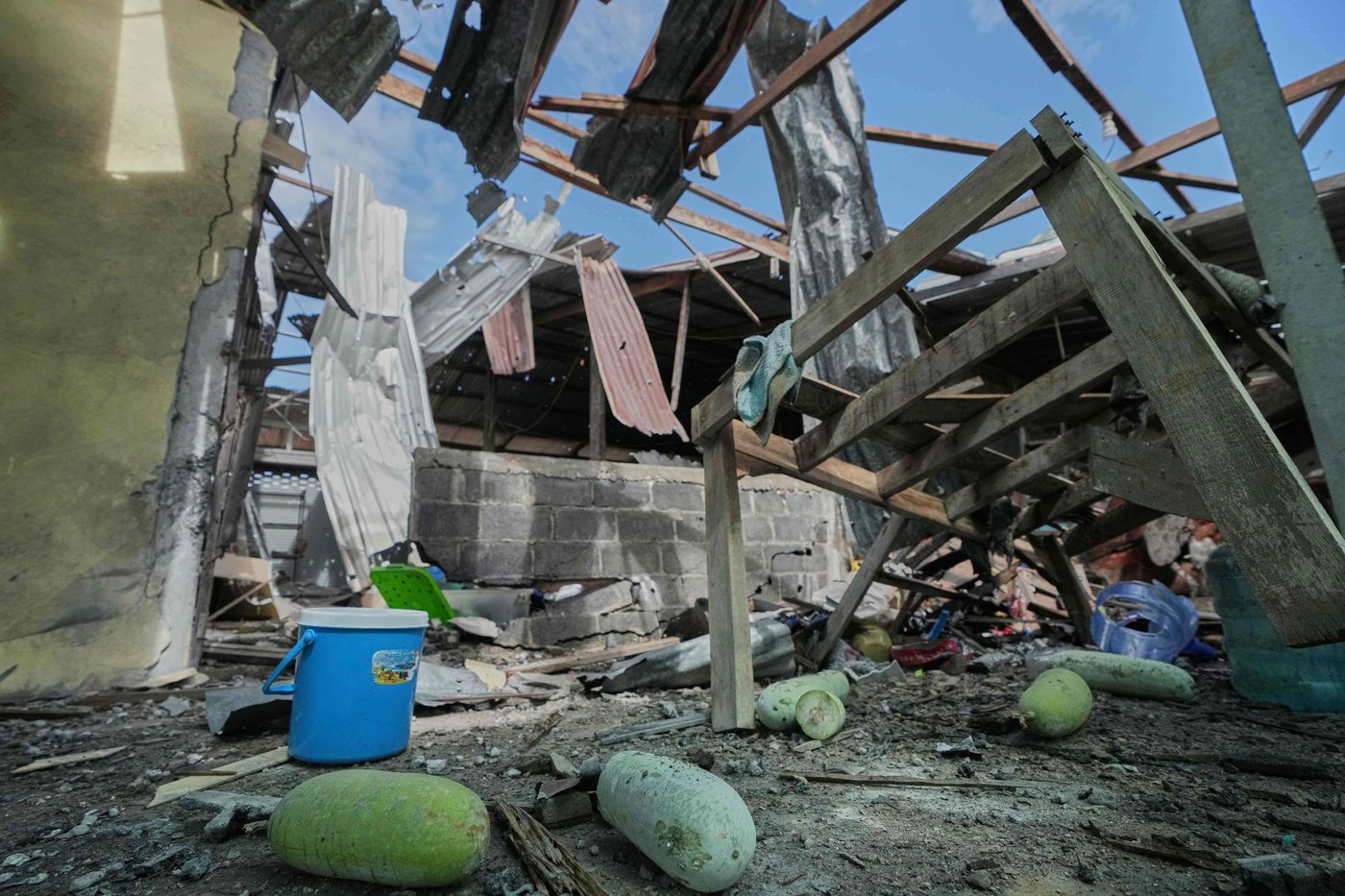 Border clashes between Thailand and Cambodia intensify with airstrikes and artillery attacks | iNFOnews.ca