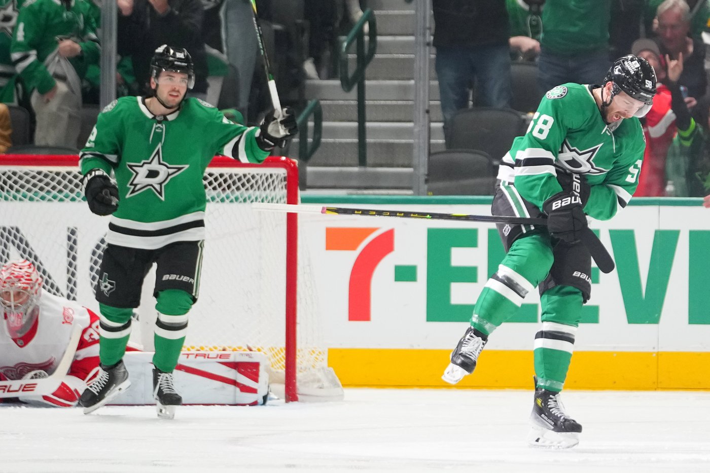Harley's overtime goal gives streaking Stars a 3-2 win over the Red Wings | iNFOnews.ca
